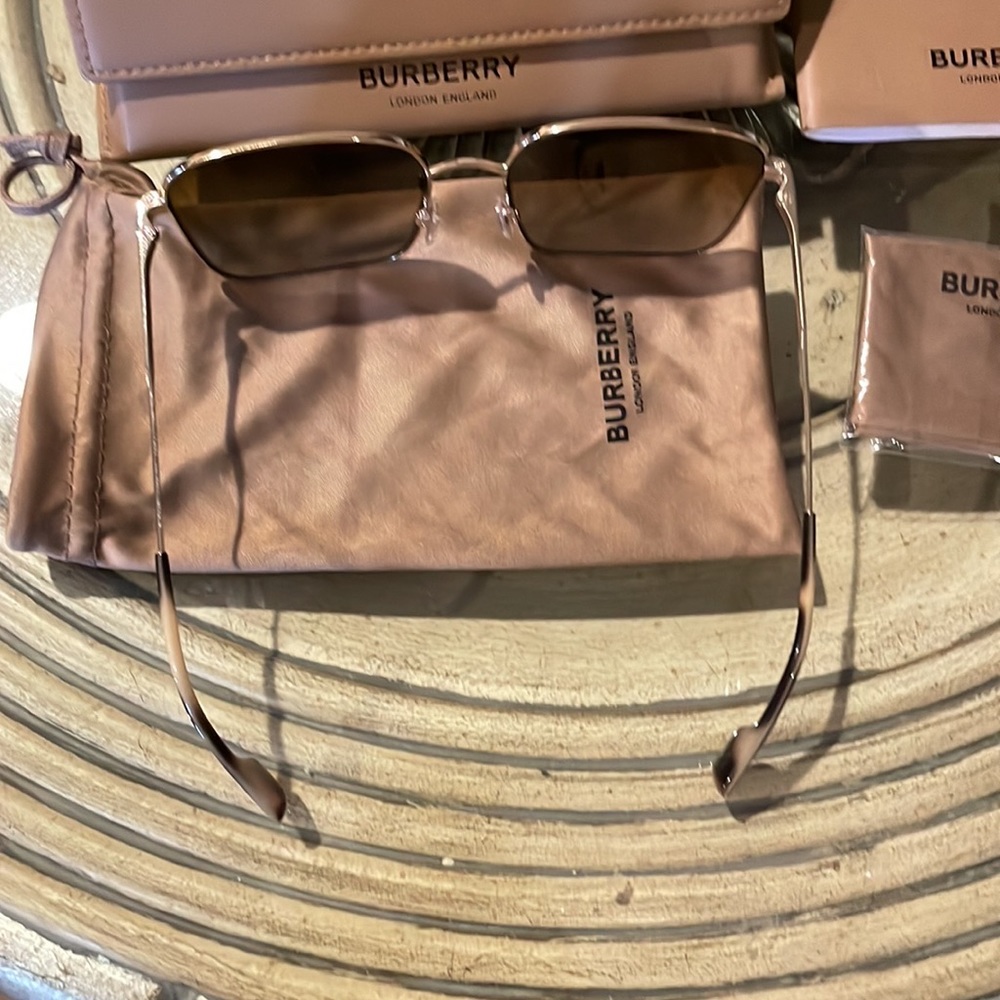 Burberry sunglasses - Picture 11 of 14